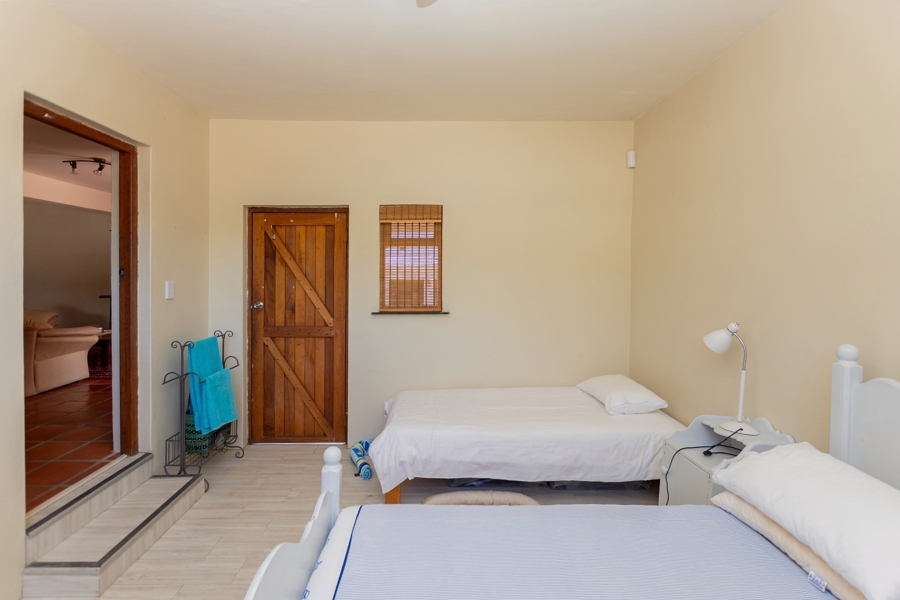 6 Bedroom Property for Sale in Middedorp Western Cape